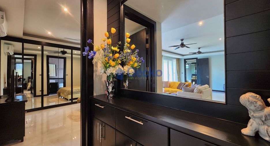 For sale 4 bedrooms house in East Pattaya, Pattaya