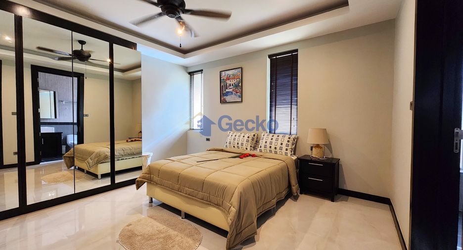 For sale 4 bedrooms house in East Pattaya, Pattaya