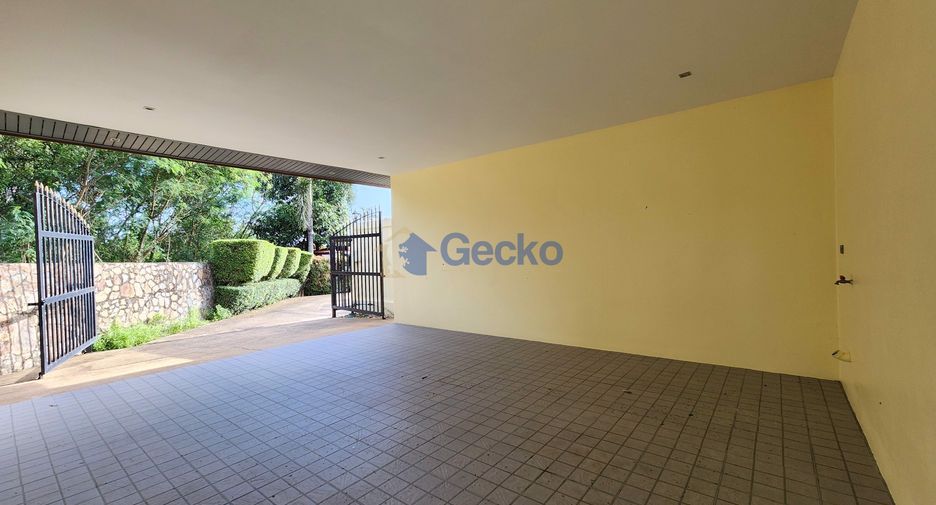 For sale 4 bedrooms house in East Pattaya, Pattaya