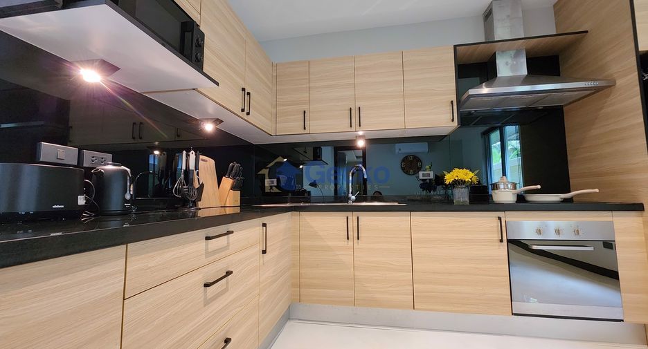 For sale 4 bedrooms house in East Pattaya, Pattaya