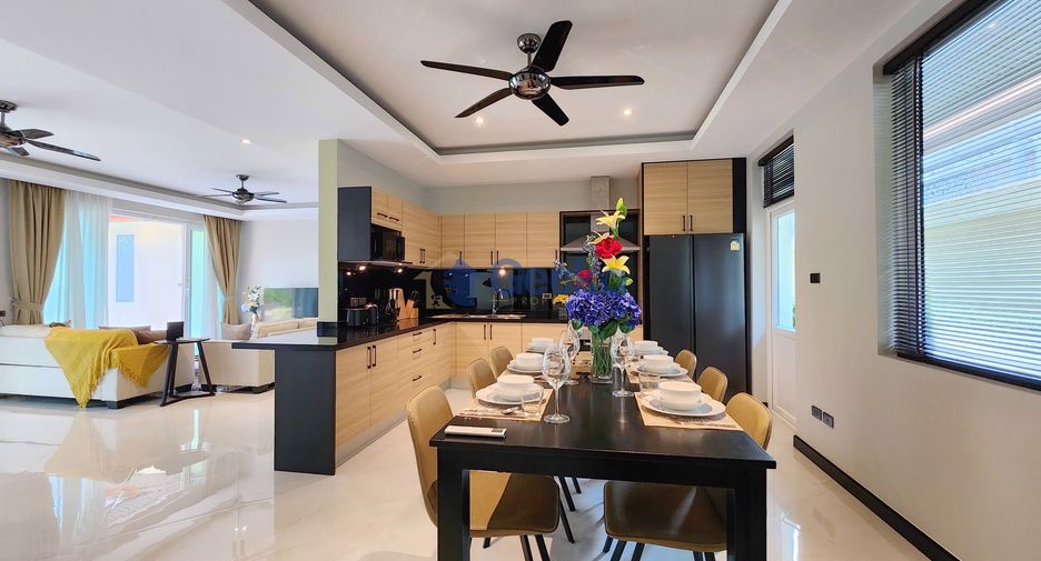 For sale 4 bedrooms house in East Pattaya, Pattaya