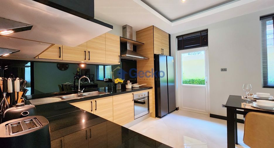 For sale 4 bedrooms house in East Pattaya, Pattaya