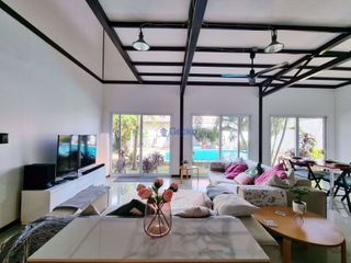 Haus zum Kauf mit 4 Zimmer in Bang Lamung, Chonburi