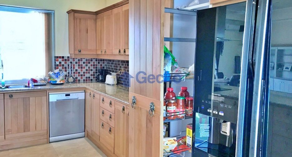 For rent and for sale 5 bedrooms house in East Pattaya, Pattaya