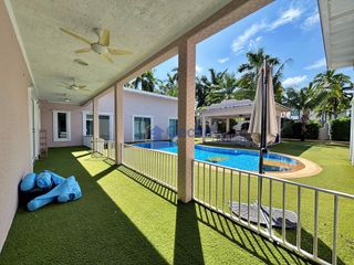 For rent and for sale 5 bedrooms house in Bang Lamung, Chonburi