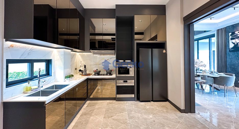 For sale 4 bedrooms house in East Pattaya, Pattaya