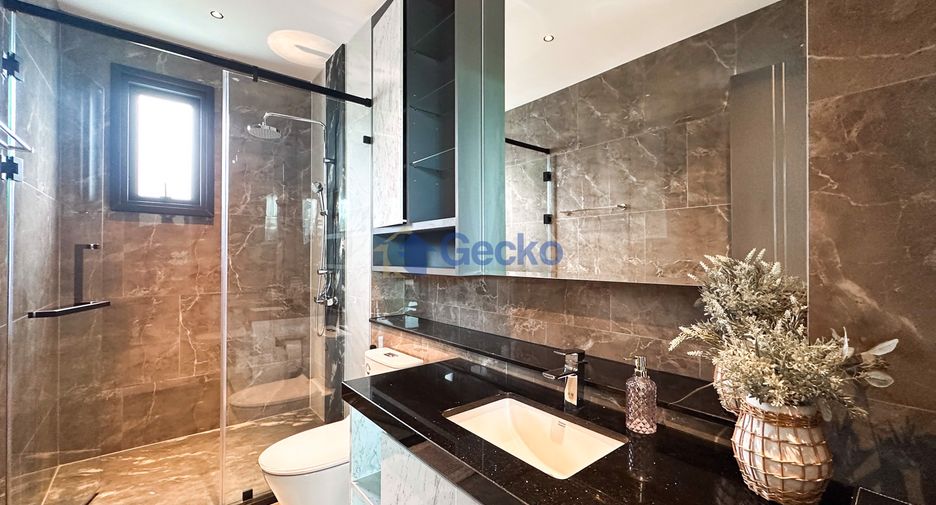 For sale 4 bedrooms house in East Pattaya, Pattaya