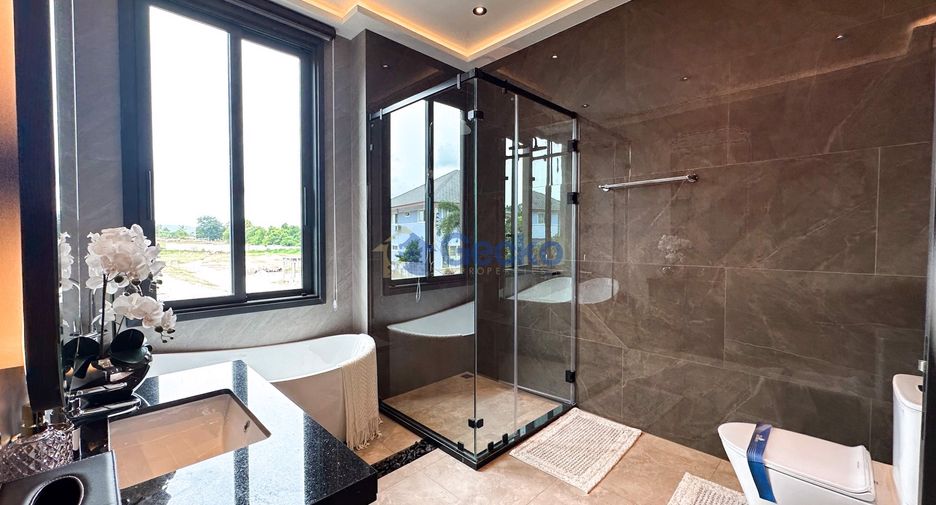For sale 4 bedrooms house in East Pattaya, Pattaya