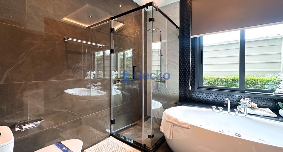 For sale 4 bedrooms house in East Pattaya, Pattaya