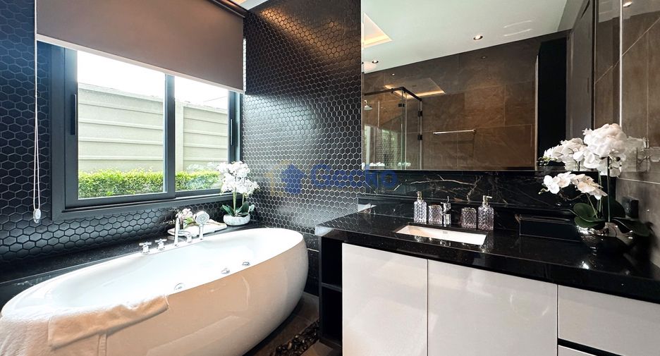 For sale 4 bedrooms house in East Pattaya, Pattaya