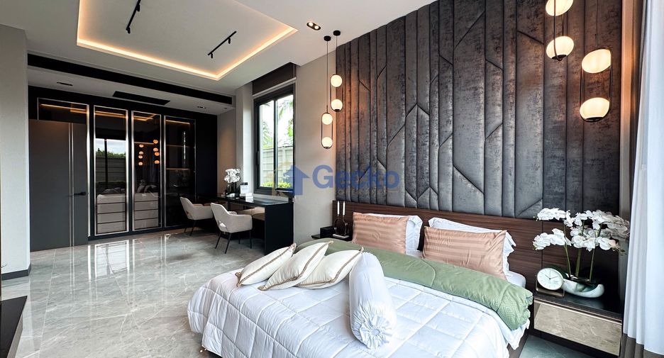 For sale 4 bedrooms house in East Pattaya, Pattaya