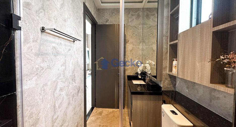 For sale 4 bedrooms house in East Pattaya, Pattaya