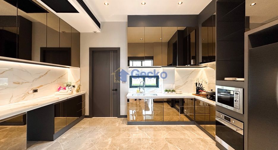 For sale 4 bedrooms house in East Pattaya, Pattaya