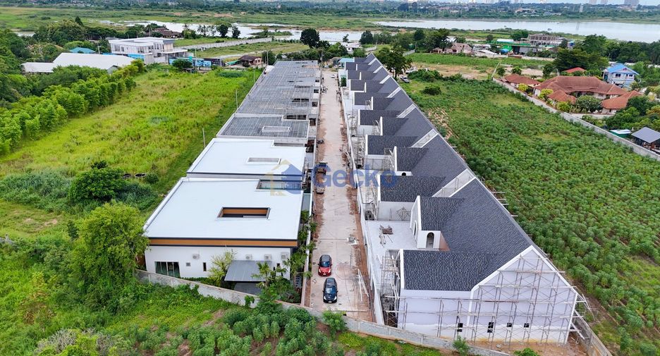 For sale 4 bedrooms house in East Pattaya, Pattaya