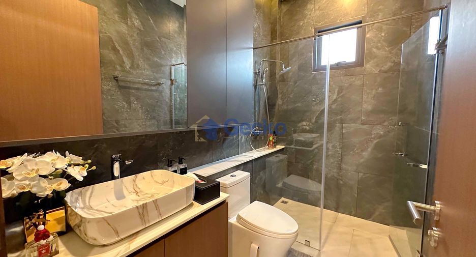 For sale 4 bedrooms house in East Pattaya, Pattaya