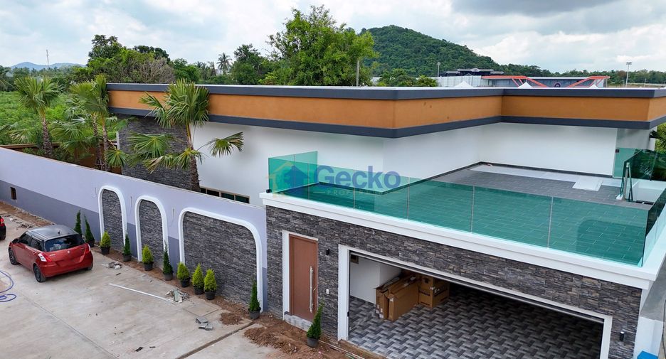For sale 4 bedrooms house in East Pattaya, Pattaya