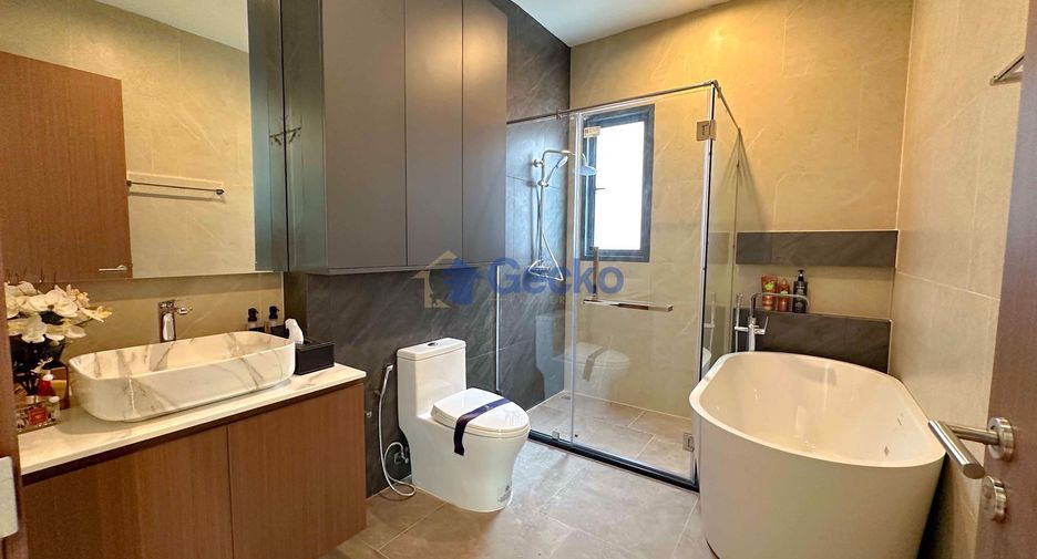 For sale 4 bedrooms house in East Pattaya, Pattaya