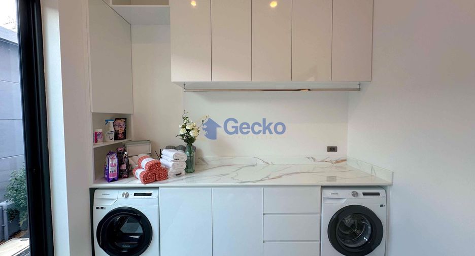 For sale 4 bedrooms house in East Pattaya, Pattaya