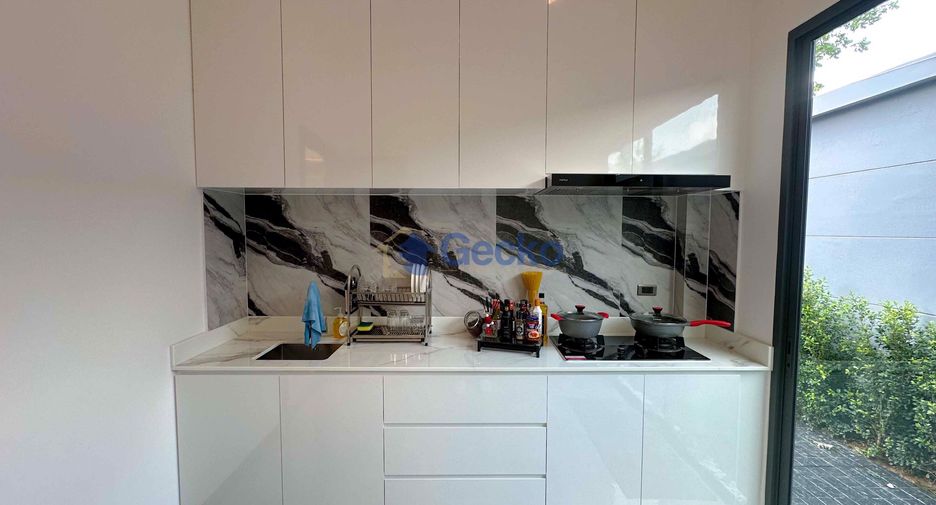 For sale 4 bedrooms house in East Pattaya, Pattaya