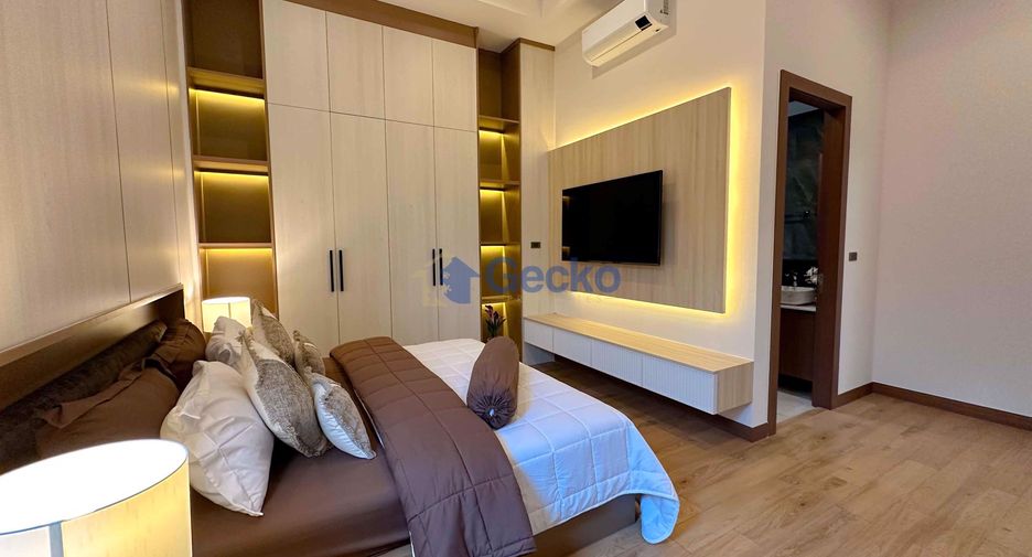 For sale 4 bedrooms house in East Pattaya, Pattaya