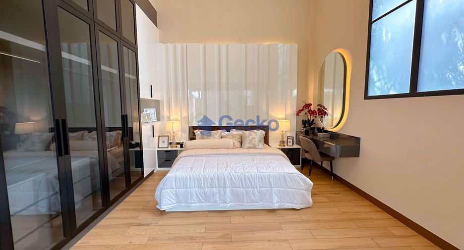 For sale 4 bedrooms house in East Pattaya, Pattaya