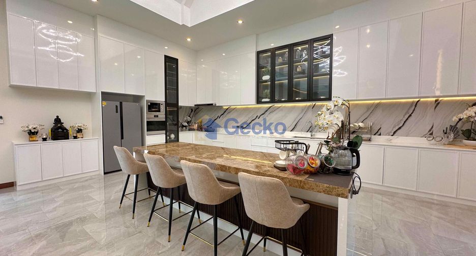For sale 4 bedrooms house in East Pattaya, Pattaya