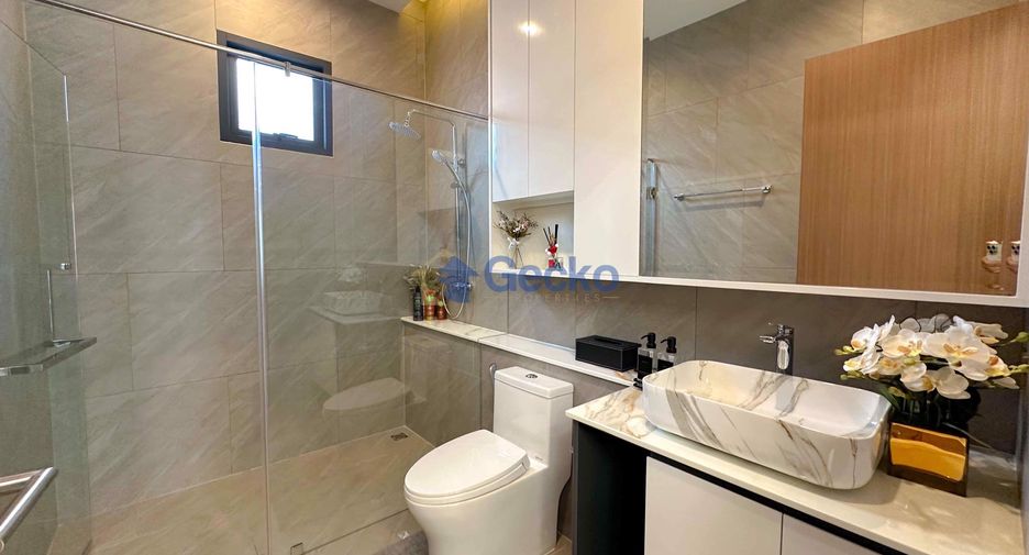 For sale 4 bedrooms house in East Pattaya, Pattaya
