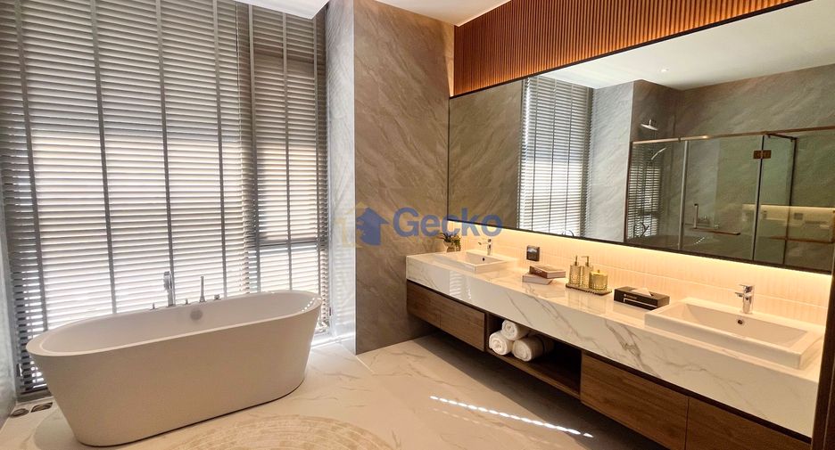 For sale 4 bedrooms house in Sattahip, Chonburi