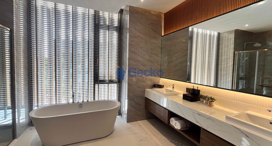 For sale 4 bedrooms house in Sattahip, Chonburi