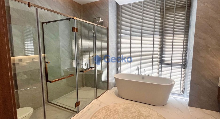 For sale 4 bedrooms house in Sattahip, Chonburi