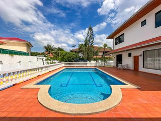 For rent and for sale 4 bedrooms house in Bang Lamung, Chonburi