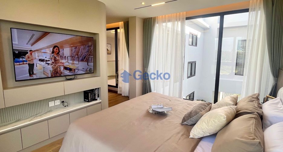 For sale 4 bedrooms house in Sattahip, Chonburi