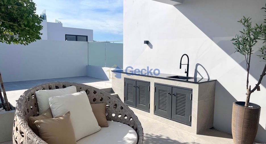 For sale 4 bedrooms house in Sattahip, Chonburi