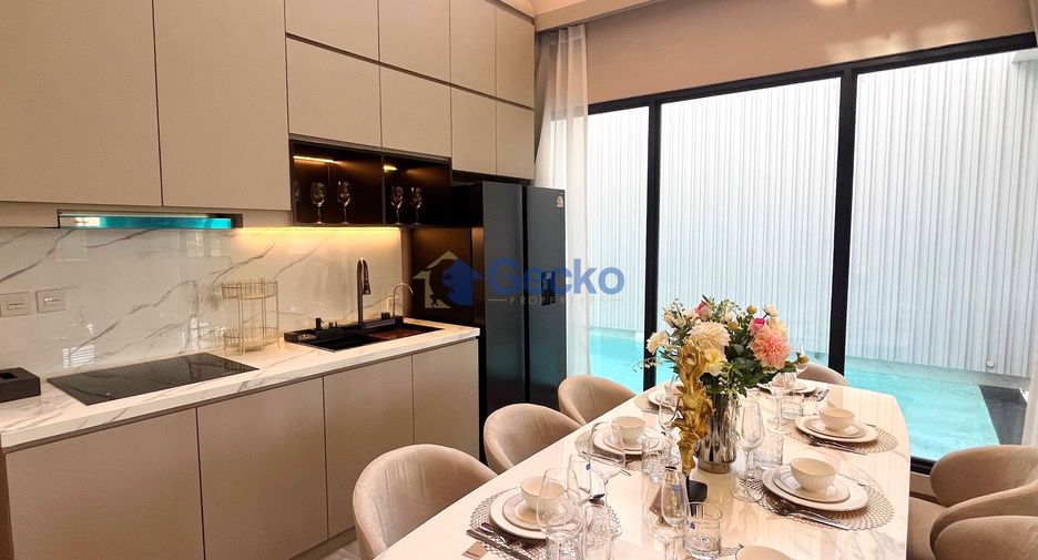 For sale 4 bedrooms house in Sattahip, Chonburi