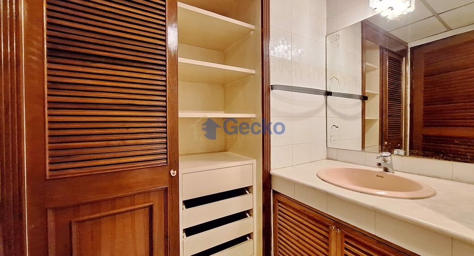 For sale 3 bedrooms condo in Pratumnak, Pattaya