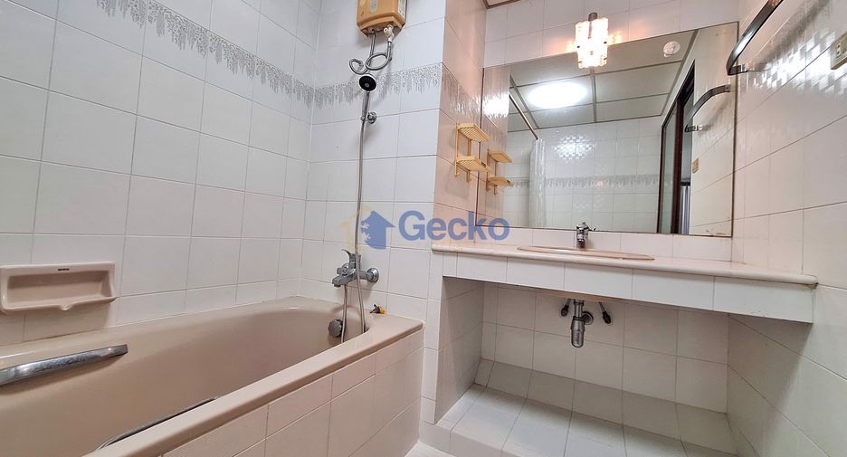 For sale 3 bedrooms condo in Pratumnak, Pattaya