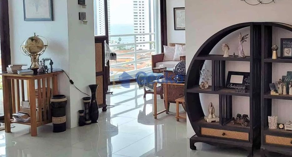 For sale 3 bedrooms condo in Jomtien, Pattaya