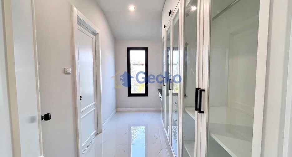 Haus zum Kauf mit 4 Zimmer in Bang Lamung, Chonburi