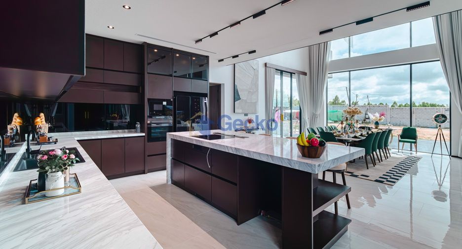 For sale 5 ベッドルーム house in East Pattaya, Pattaya