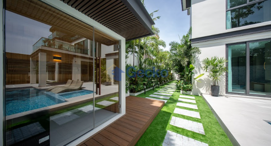 For sale 6 bedrooms house in Sattahip, Chonburi
