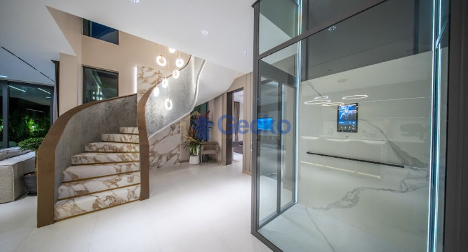 For sale 6 bedrooms house in Sattahip, Chonburi