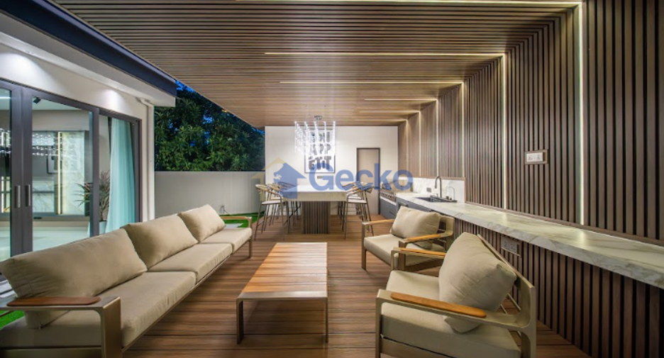 For sale 6 bedrooms house in Sattahip, Chonburi