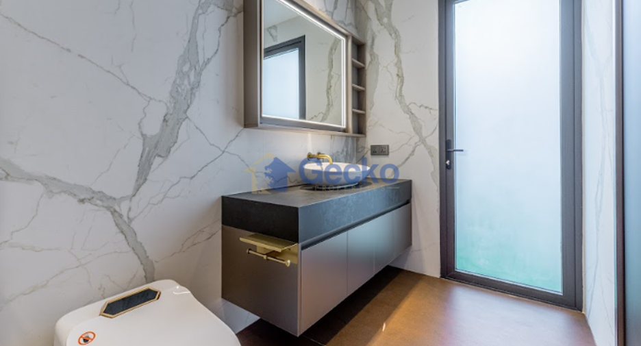 For sale 6 bedrooms house in Sattahip, Chonburi