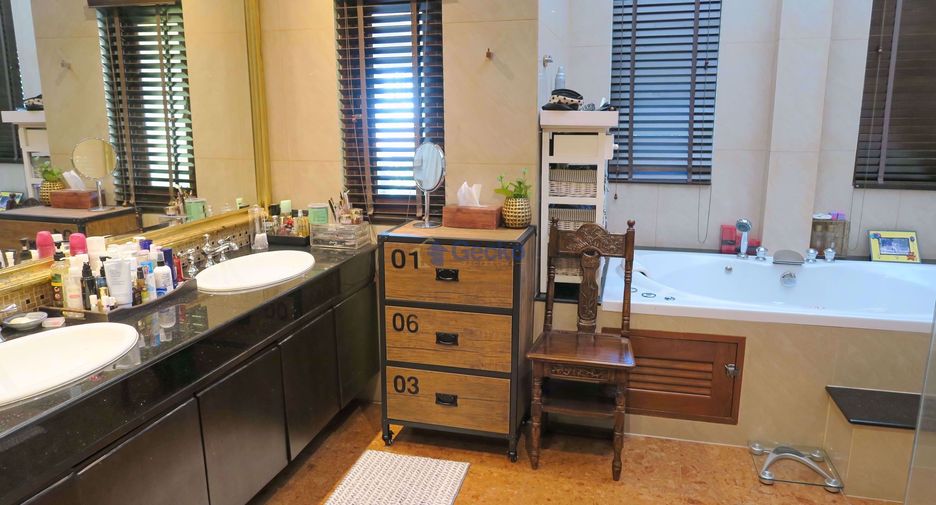 Casa en venta de 4 habitaciones en South Pattaya, Pattaya