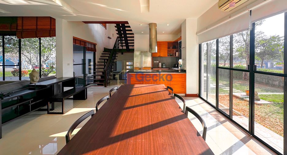 For sale 4 bedrooms house in East Pattaya, Pattaya