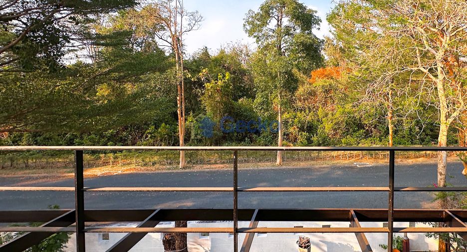 For sale 4 bedrooms house in East Pattaya, Pattaya