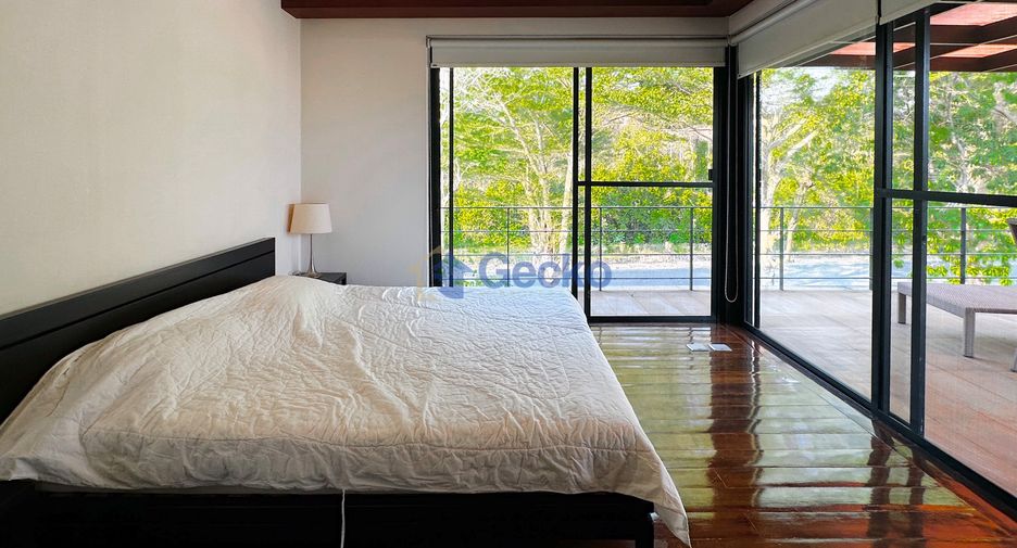 For sale 4 bedrooms house in East Pattaya, Pattaya