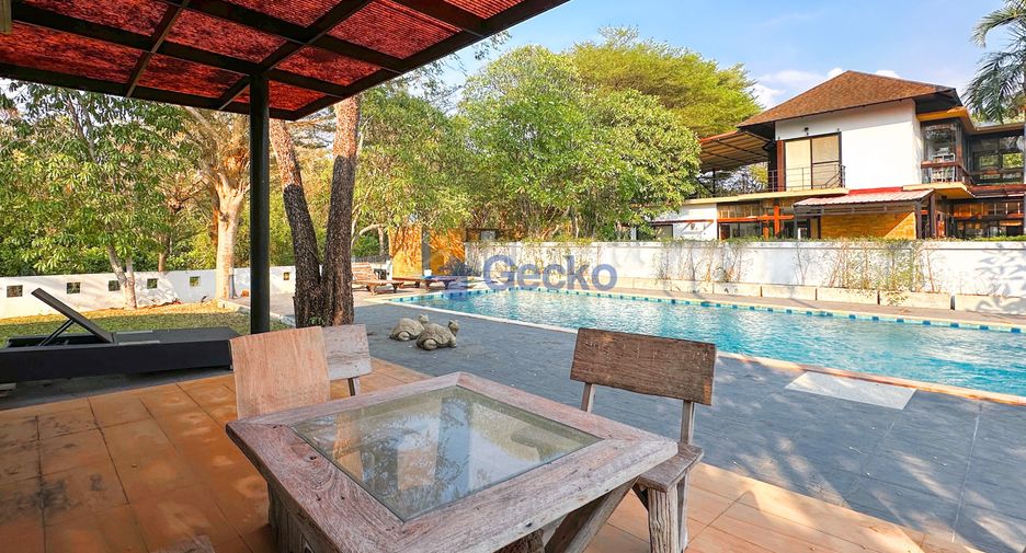 For sale 4 bedrooms house in East Pattaya, Pattaya