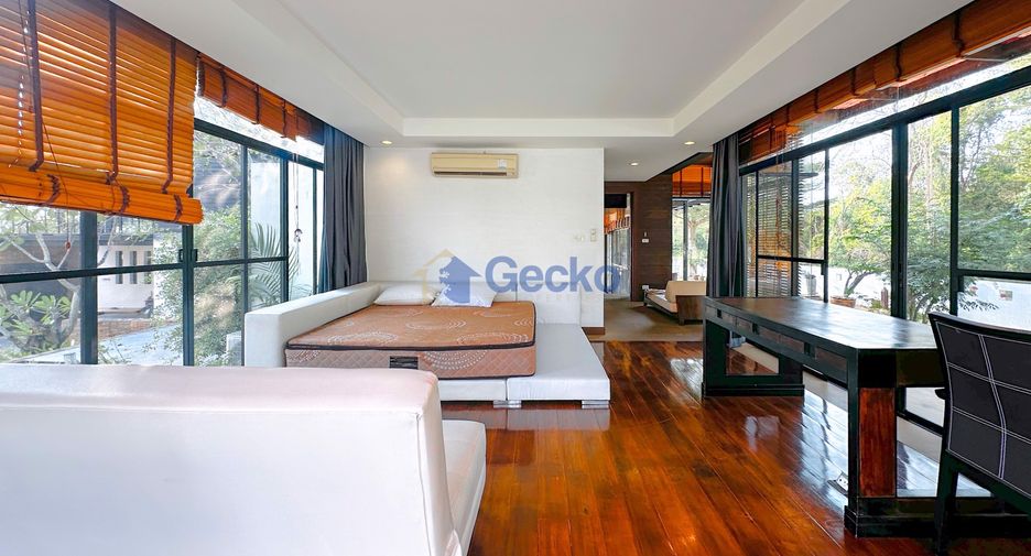 For sale 4 bedrooms house in East Pattaya, Pattaya