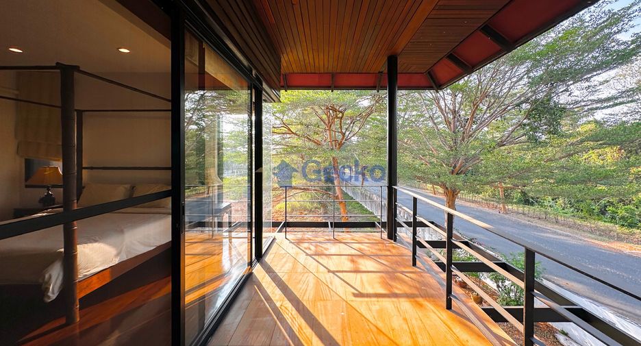 For sale 4 bedrooms house in East Pattaya, Pattaya